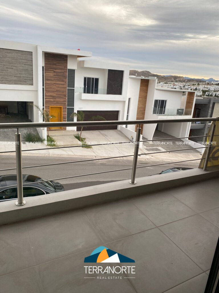 01395AA9-A2F4-4B02-B6FE-53F85A741331