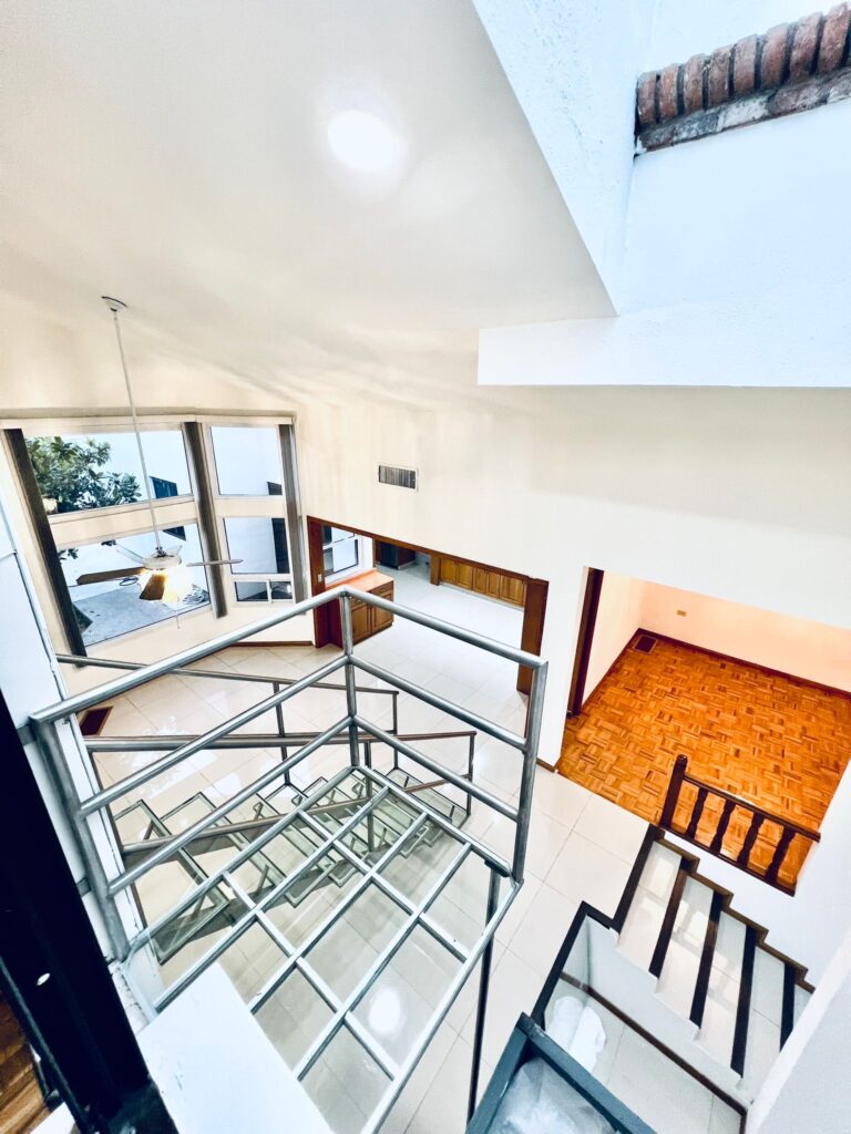 621BF390-FC5A-40AD-B758-12F8EB3AE05D