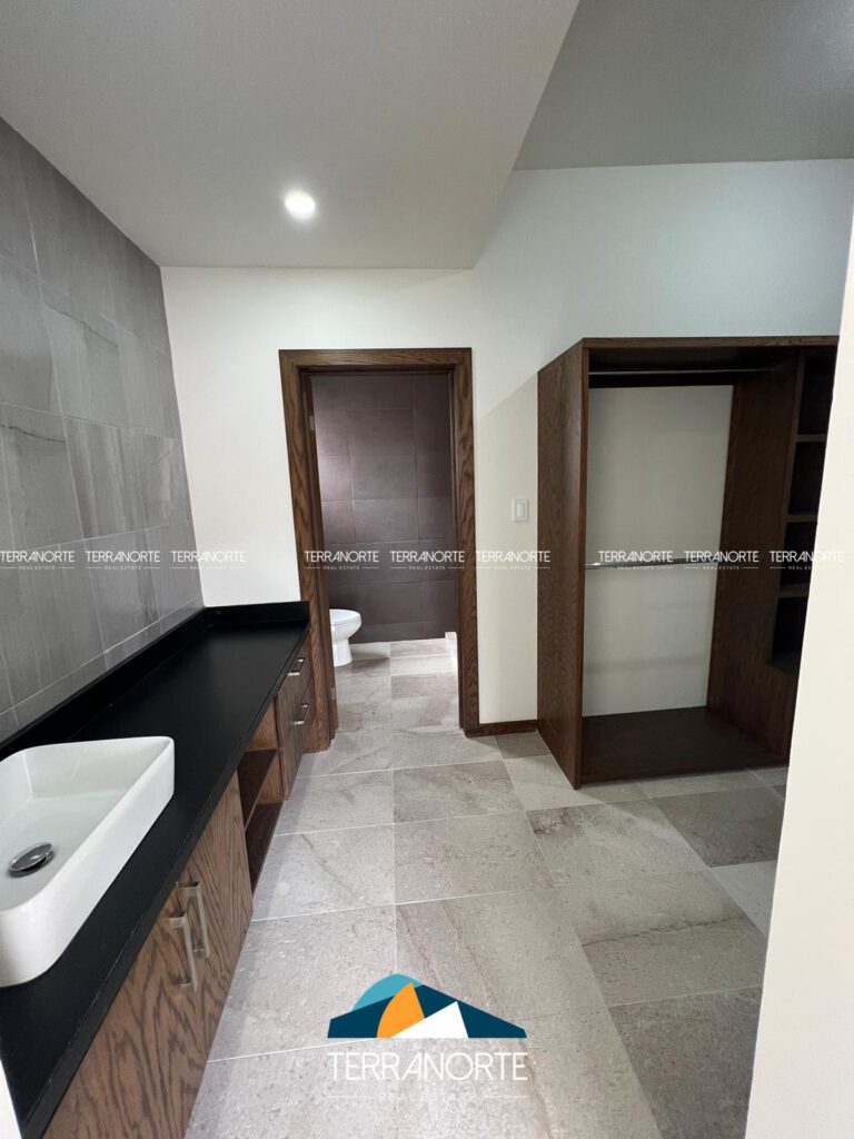 7F9B0144-1B0B-4CDC-9324-3352E4808746