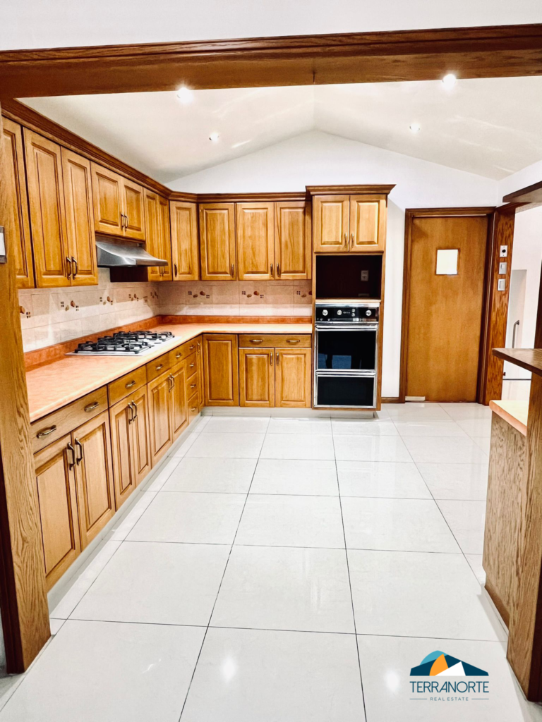 81A8F09A-D0DF-41B9-BE6F-429B7B0A3870