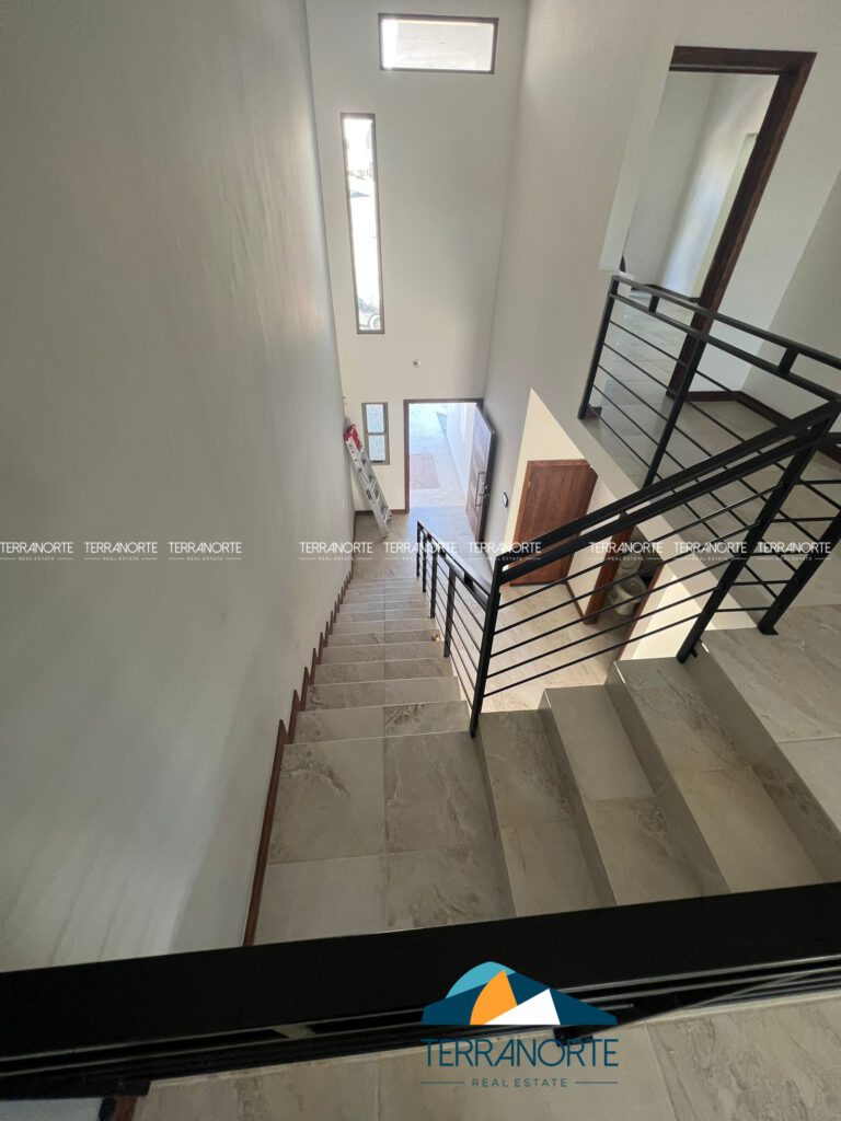 9F00EE51-1B00-465C-995F-A364DFB2158D