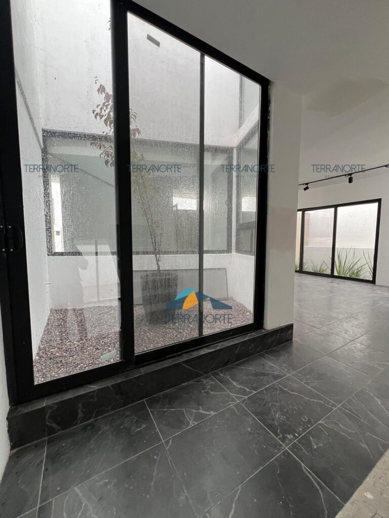 d8dd8d21-a962-43ad-848b-c9f33bc3c0f1