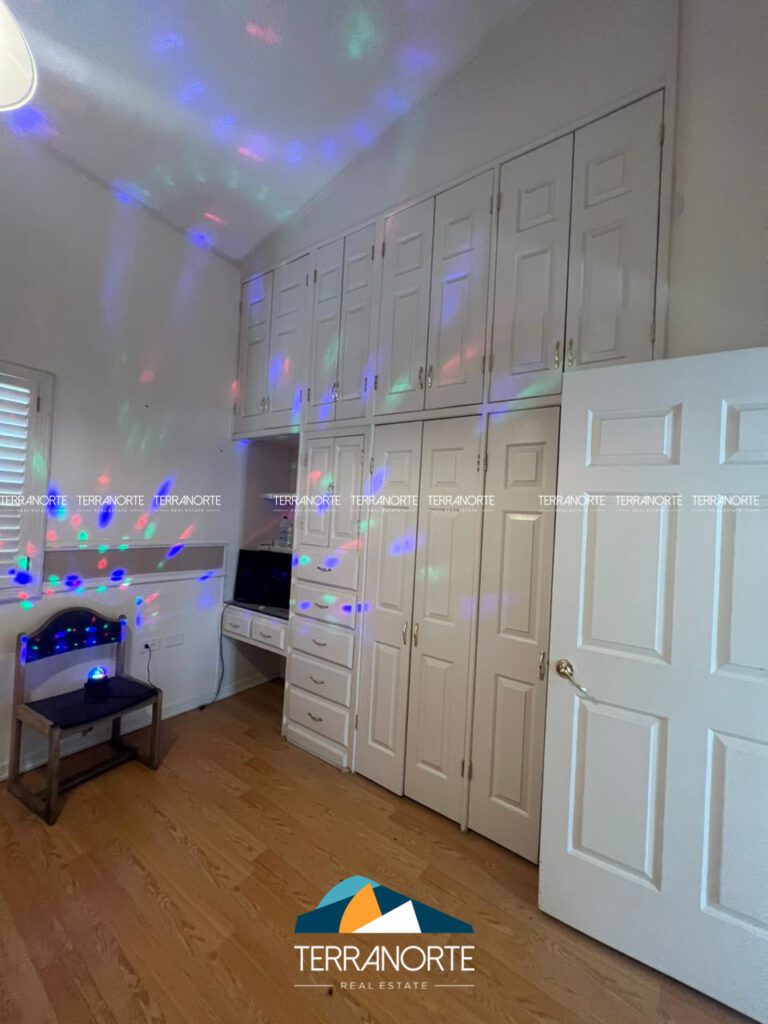 9EF9F8BA-4F19-437F-9839-04F416594EEE