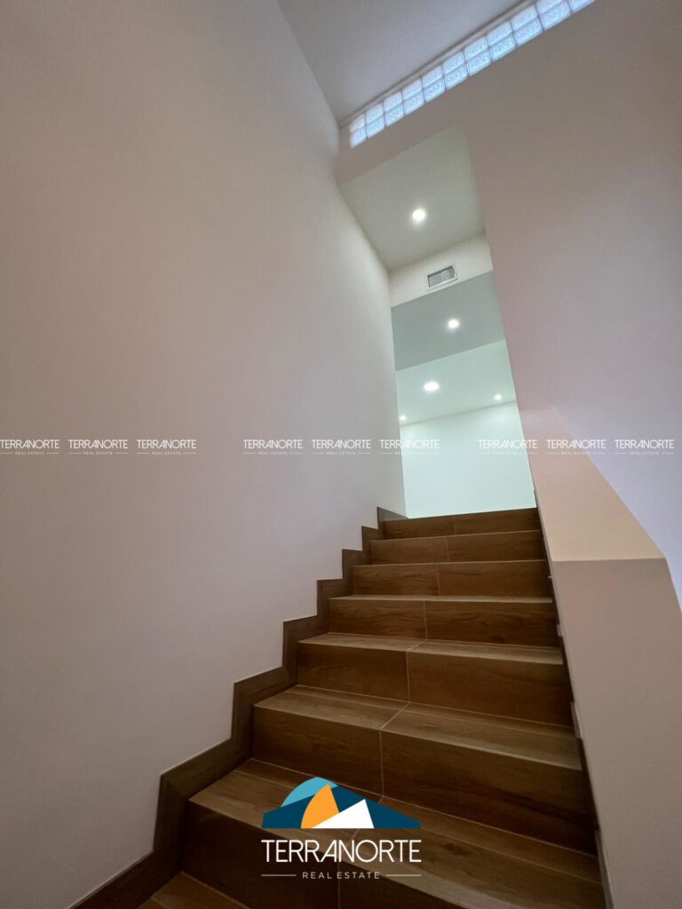 DCEBB2EA-52FE-4A5D-9CC5-4D2887BDD4FD