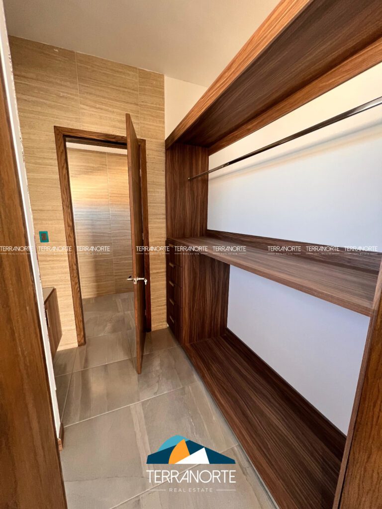 3C8A1CE5-B344-4DE2-883A-2B4538BB24CF