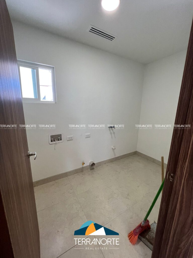 4D3AB243-39B0-47D2-AF2F-B717309FC29A