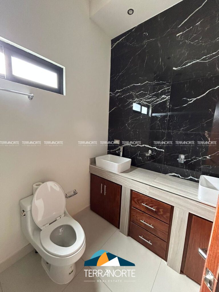 4E34AD66-A2CD-4C9B-9027-FDAF1C7BCE7B