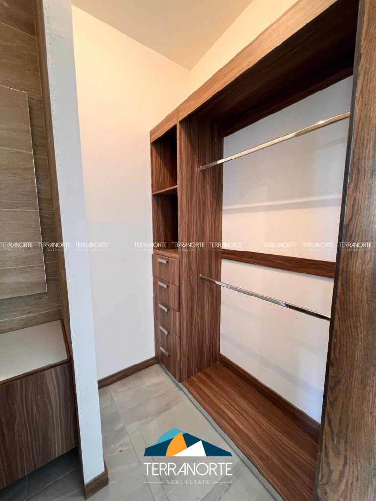 6252F306-F6D0-4E2D-BC4F-FAF593122D01