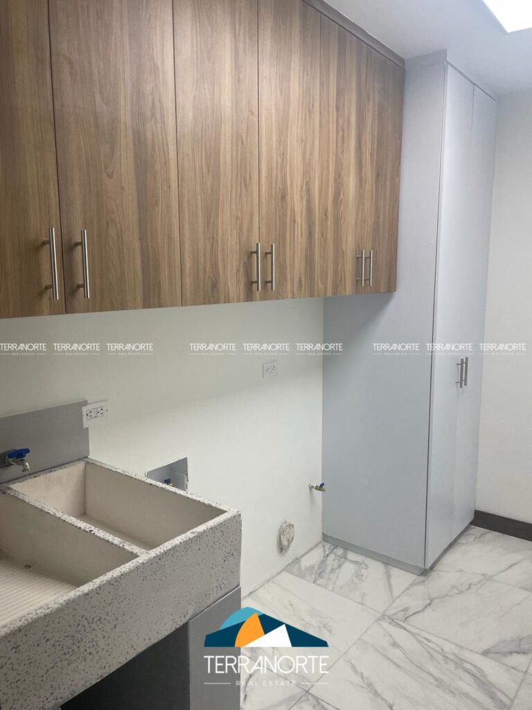 6D03B654-212D-4DB5-8D26-355AC6C66686