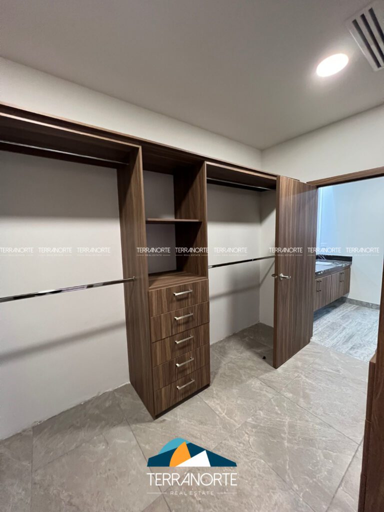 709BAD1F-973B-4F0B-BADA-EA0083628F62