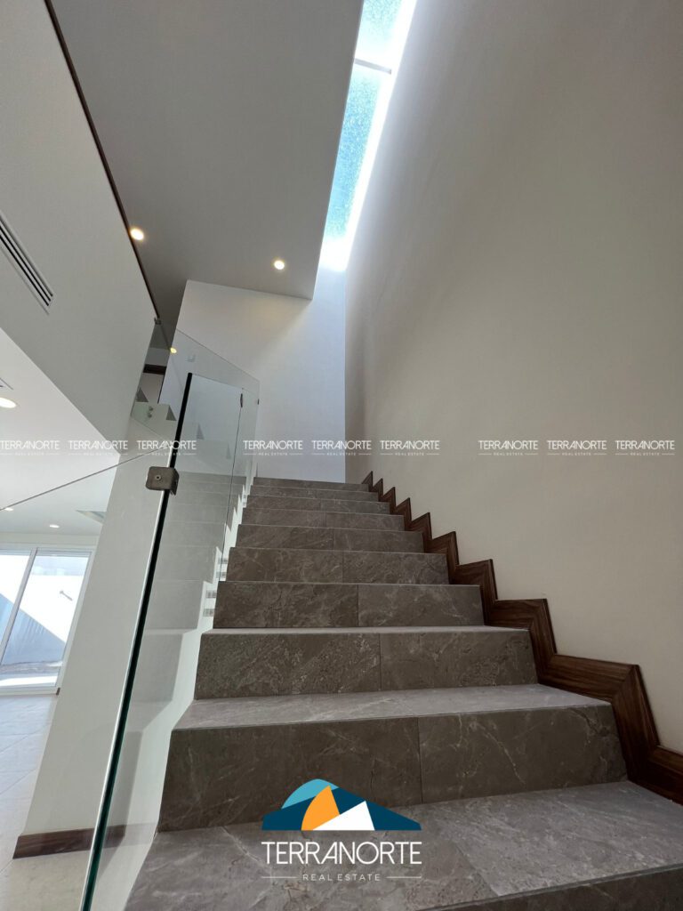 9D5132D2-835D-4A9E-B147-884BECA4196C