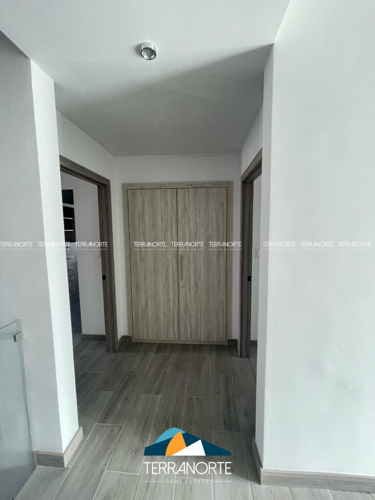 4F983503-9342-4F39-87B0-68C61F9342FA