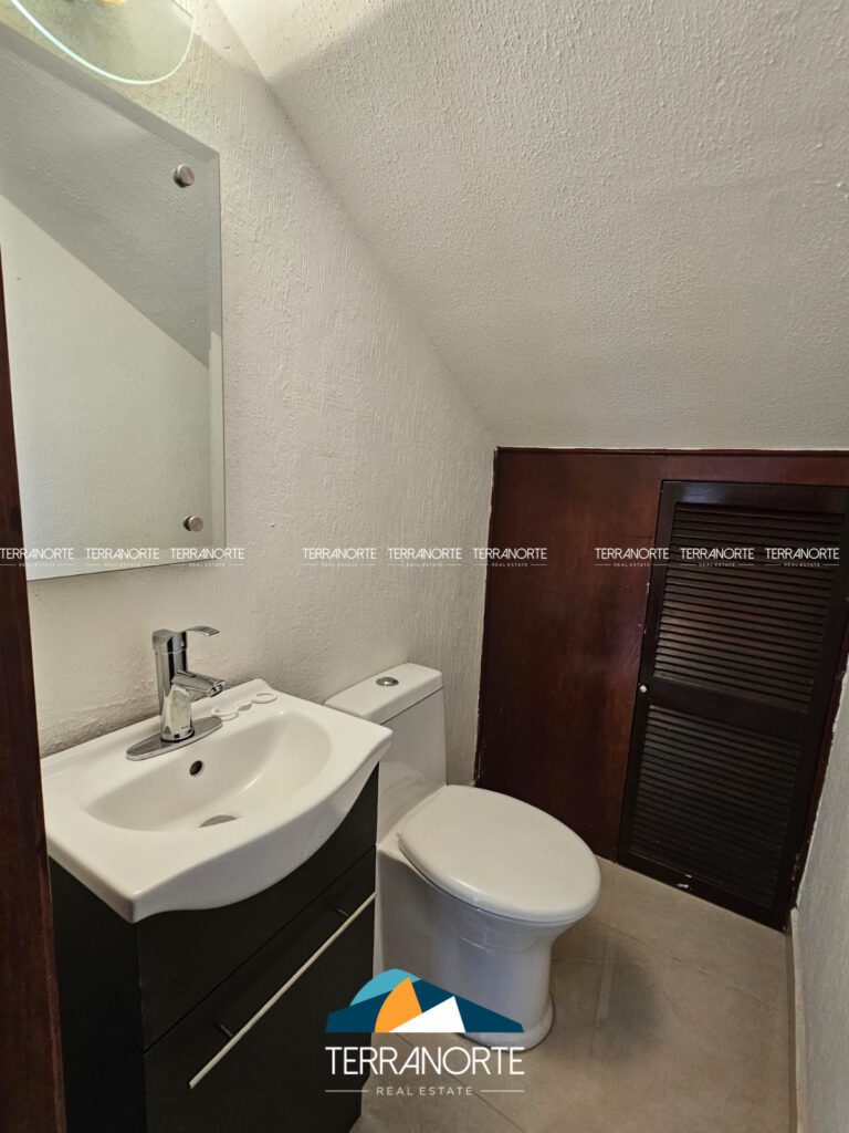 65ABF7F8-1A17-4338-A5AD-9B215649F1DE