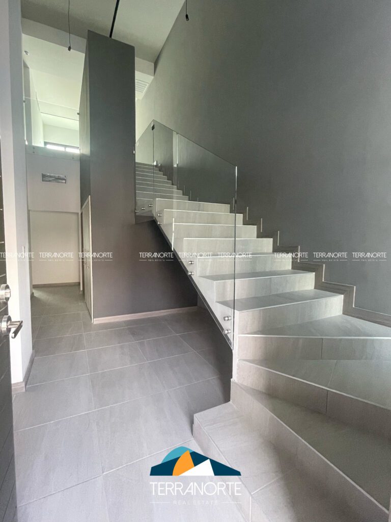 6869F553-E7DE-41EB-9C25-9F0FDBA39C56