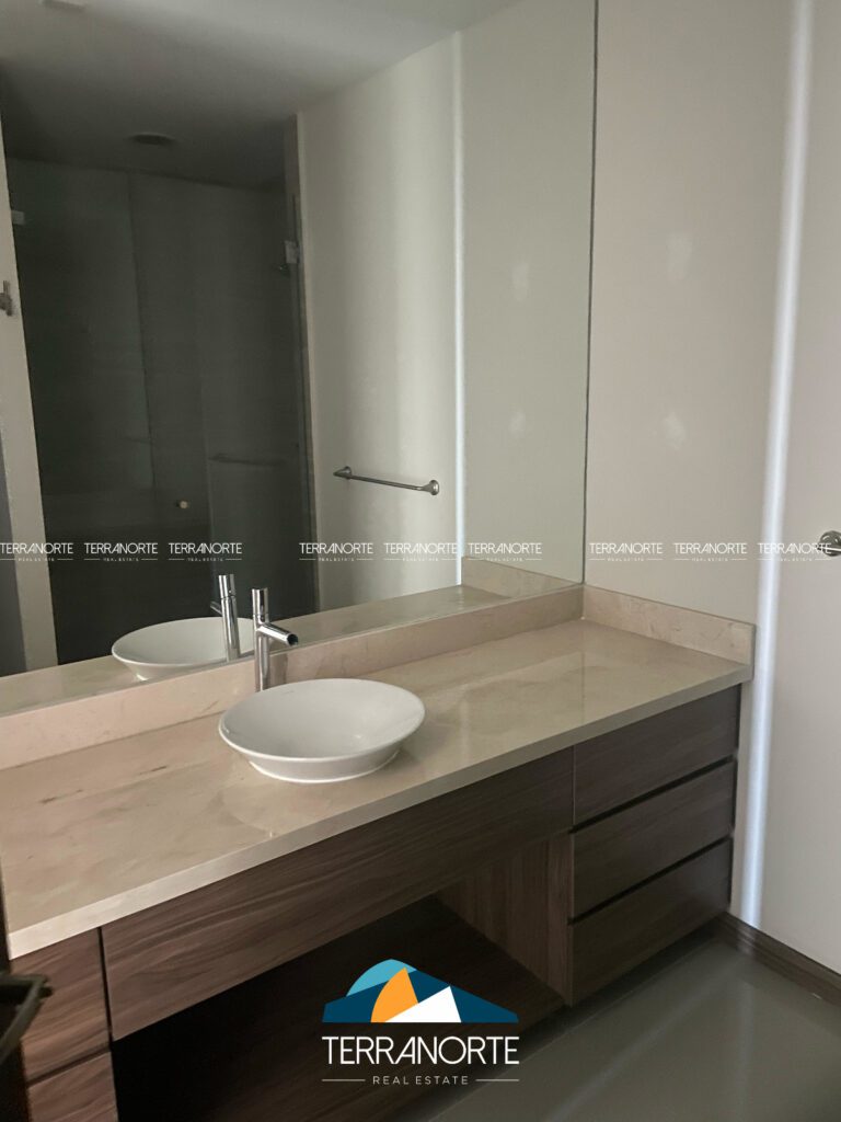 7BF10DFF-2B98-4975-8593-31C85BEDB1F4