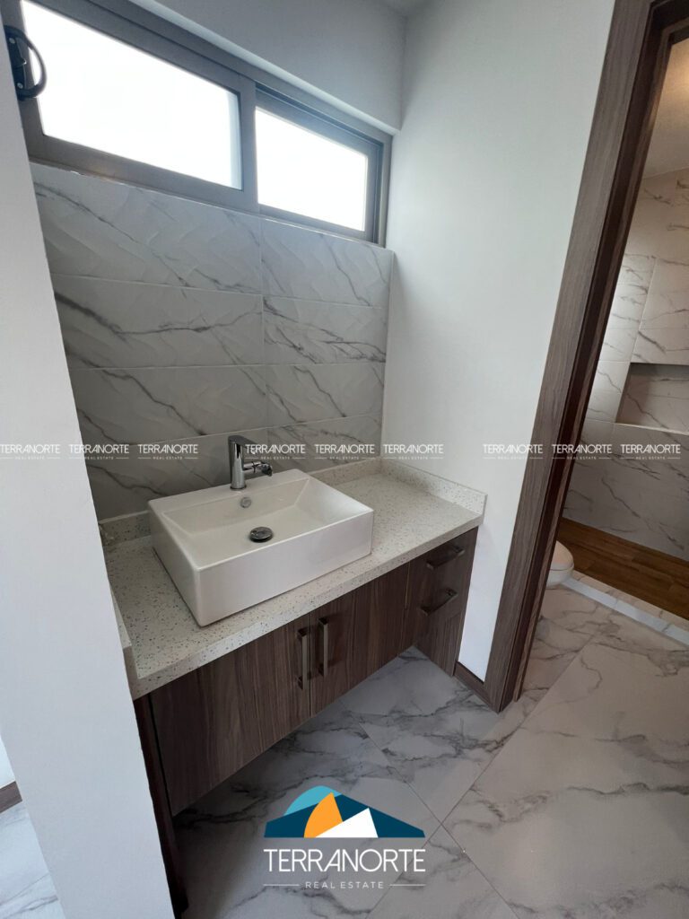 84EEAFC0-FF0A-4690-B2A1-269FDEEBCB4A