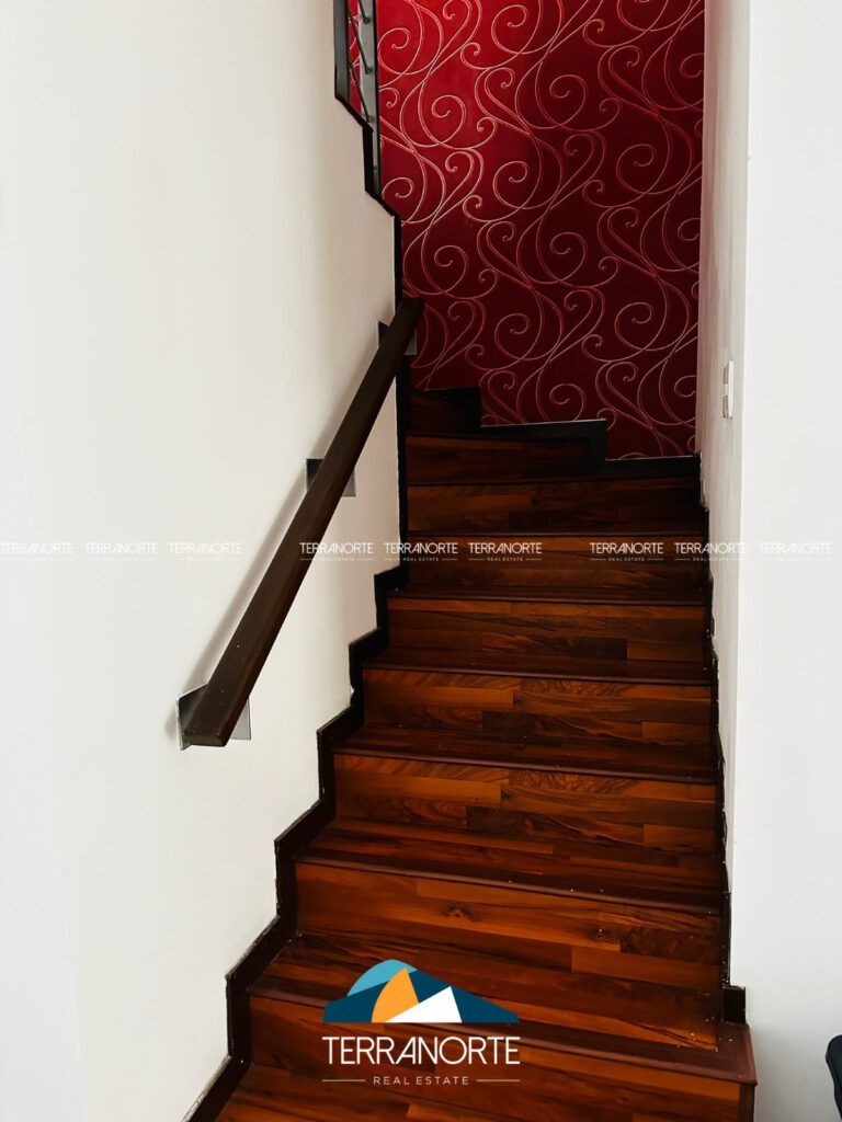 86A94B85-9C0D-45EA-A631-2E9F2EB251D1