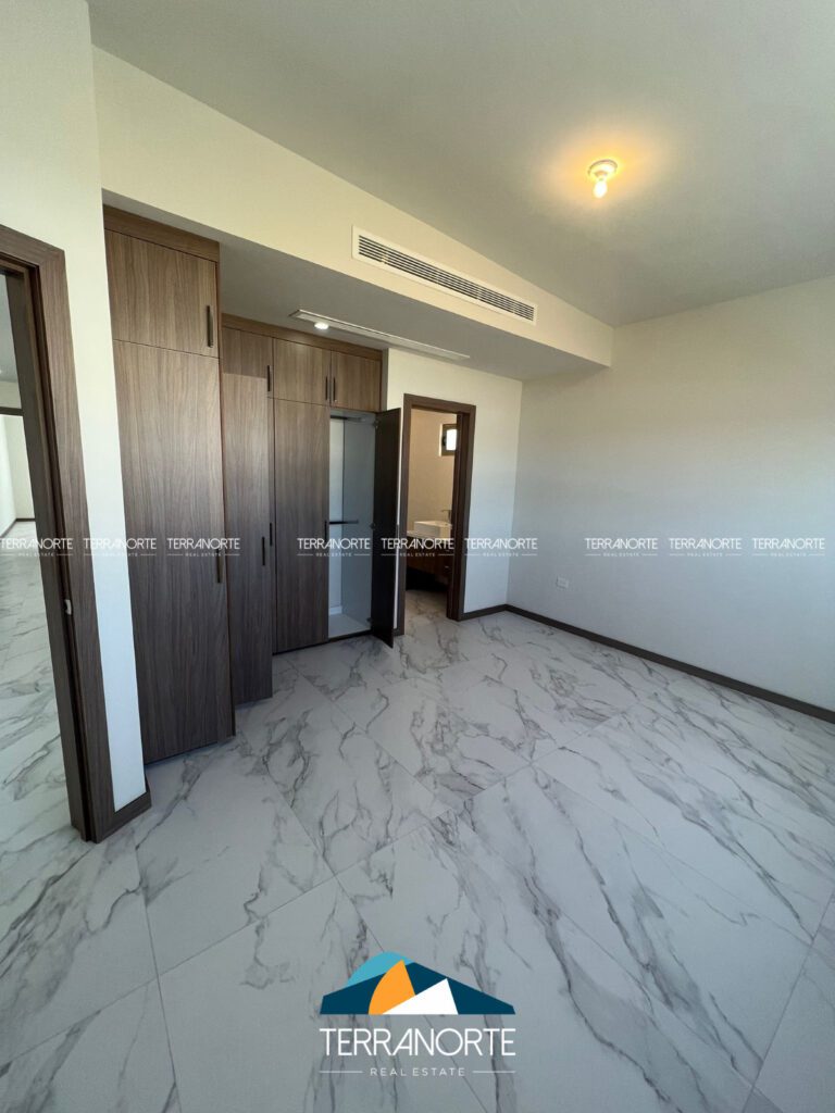 8F4883C4-BA06-445E-8C2A-F410E0663018