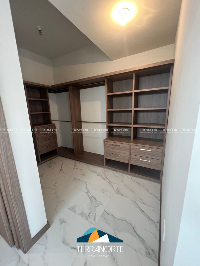 AC034348-2120-4A33-AD09-C0D0B2DAB3BE