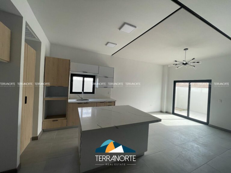 AE5B4077-38DF-474A-8D1D-17F5A22D8CD2