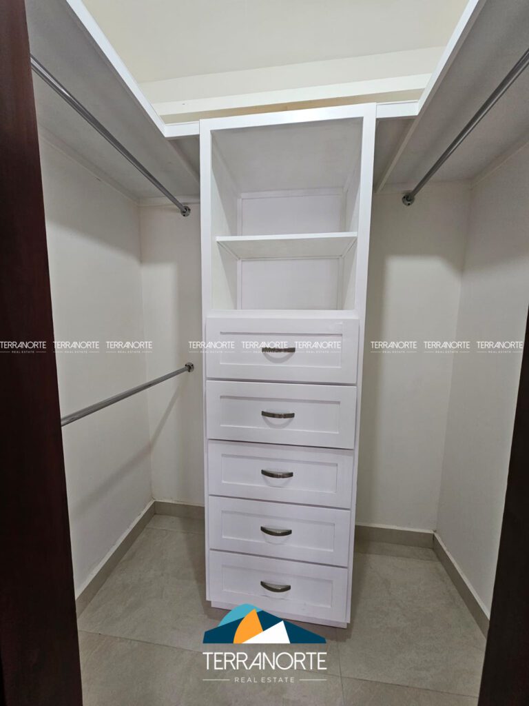 C99076B8-43FD-4BFF-87AD-292D9AB10003