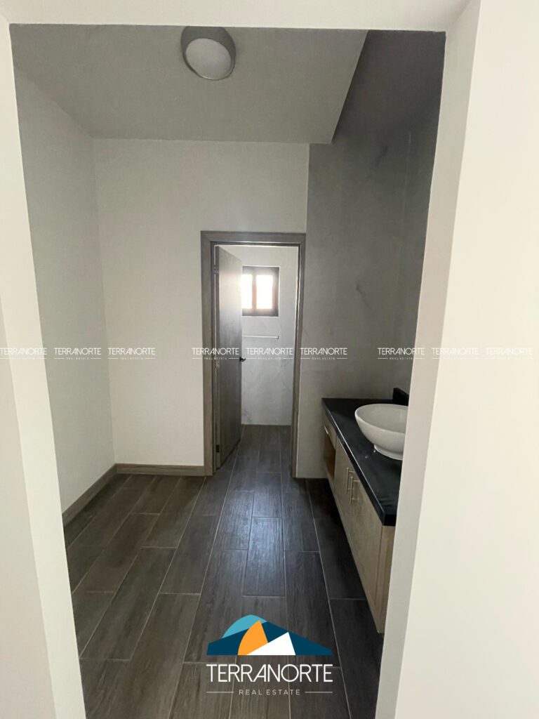 D9A4B870-461A-4A4E-8930-DD454ECF435C