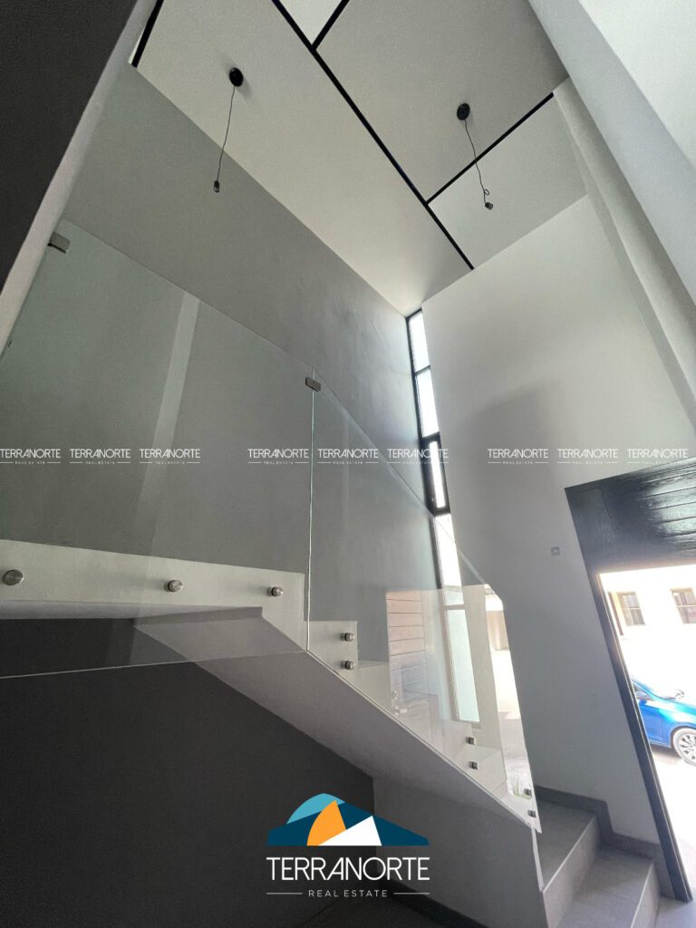 EAD5B6A2-672A-4956-96E4-4815C285F8DA