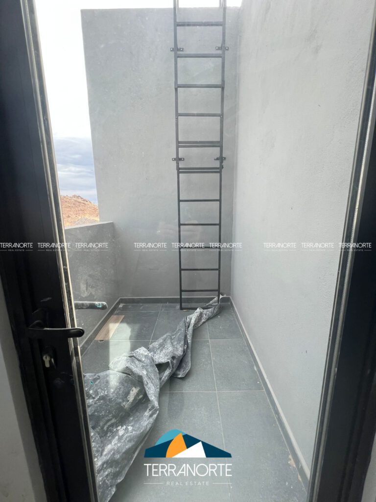 0DF72774-593C-435E-A52A-0F9CE67BF587