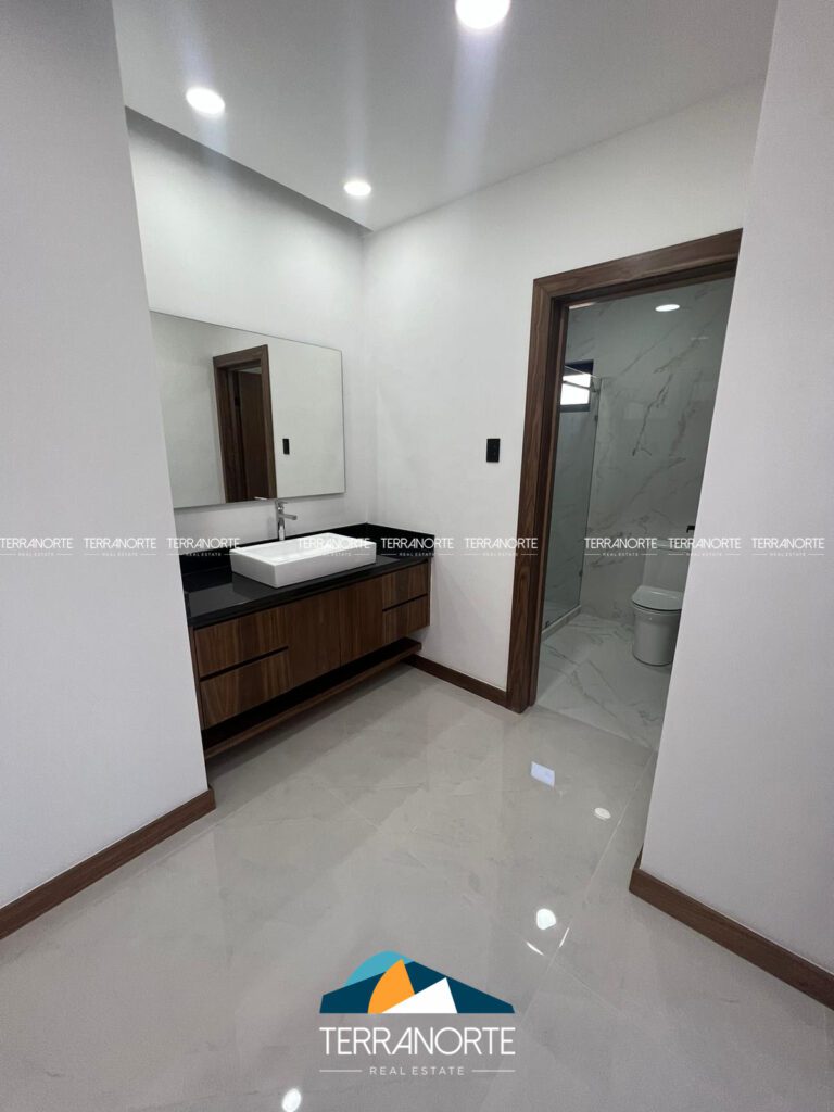 2AEE256D-A871-4045-A936-9468905CA8D7