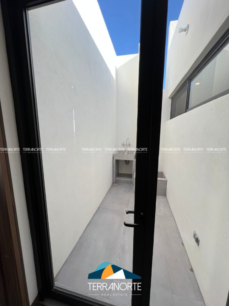 2BBA4520-F64E-4B3E-A459-B386AA40590A