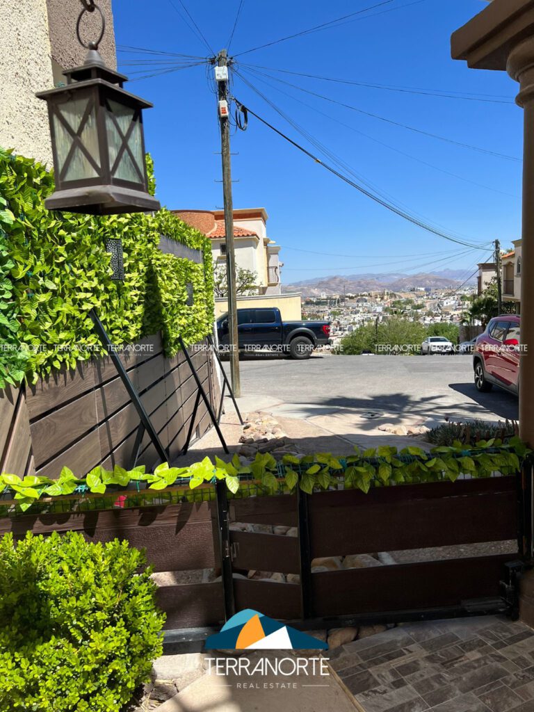 31FBE3CA-11DE-46B6-B01F-42D572FCE58F