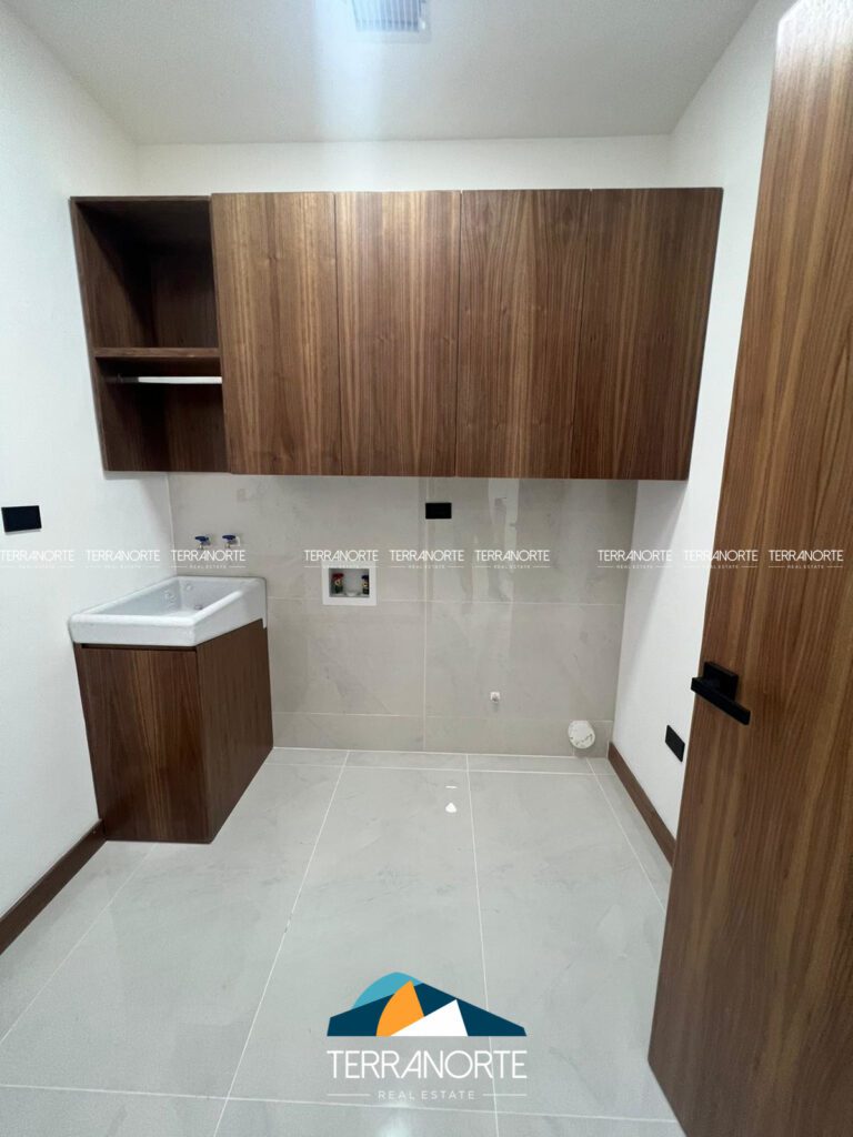 33B39C1F-D1A6-45E3-9697-670FA2848F52