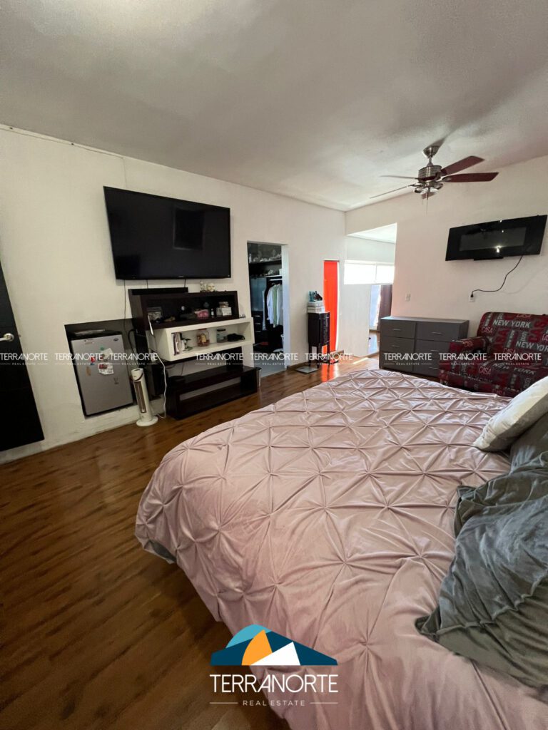 35C476EA-A562-4524-A263-174B067C6DFC