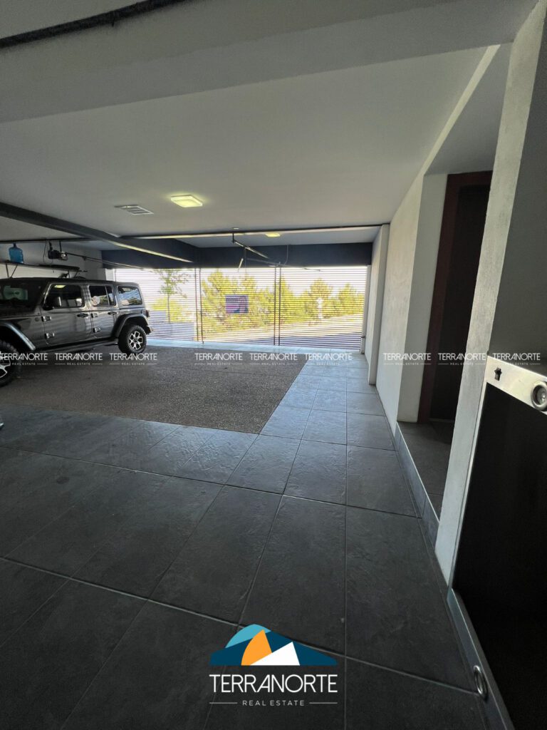 46443DD9-25BA-42EB-934F-DB8059AF243C