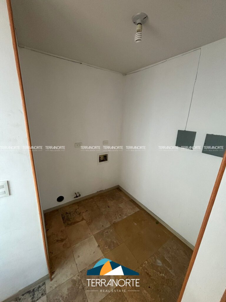 52E194F3-74E3-4C14-80CE-4C1663DB7BC0