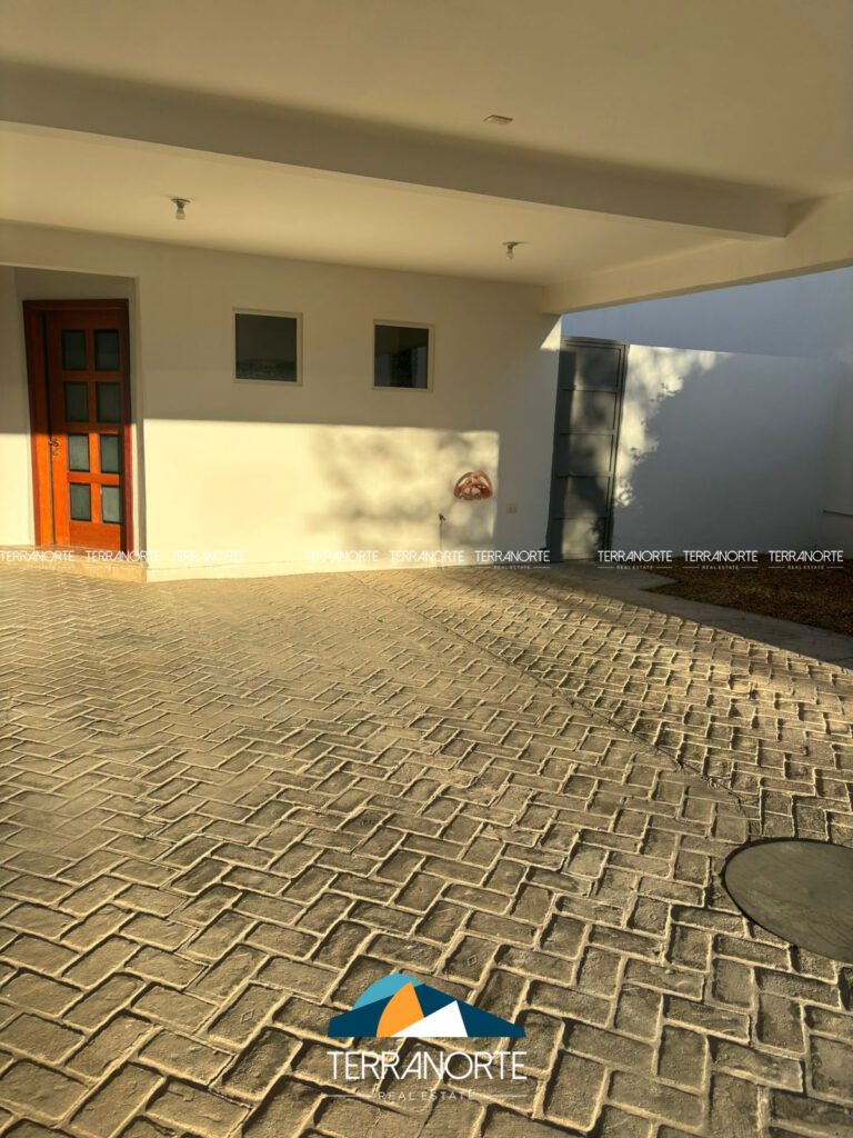 61FE275F-83D2-4D4F-B5B4-BD443B94E0D4