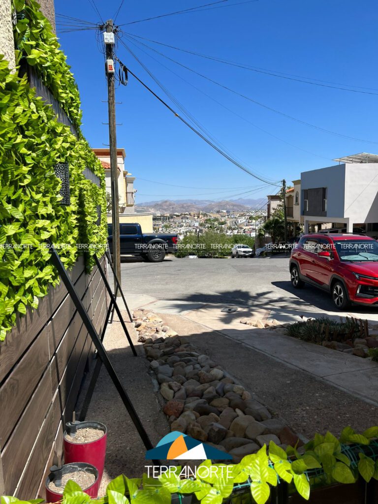 72C2DFE8-7863-4CC9-A086-01E0D0EC41B9