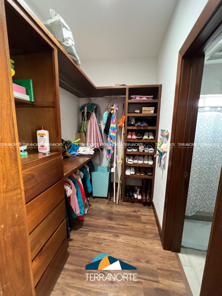 84F6BC18-912A-4E4C-9BF4-084295C1BA43