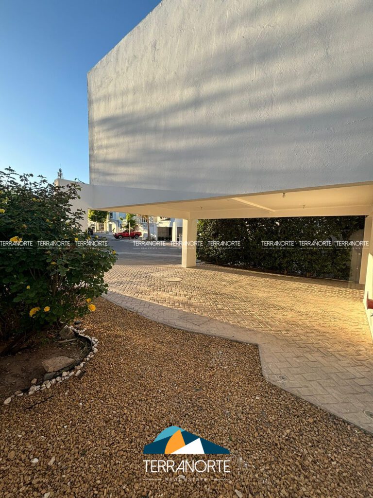 8C3EE450-39A7-4685-A5AE-CA29C2D6724A