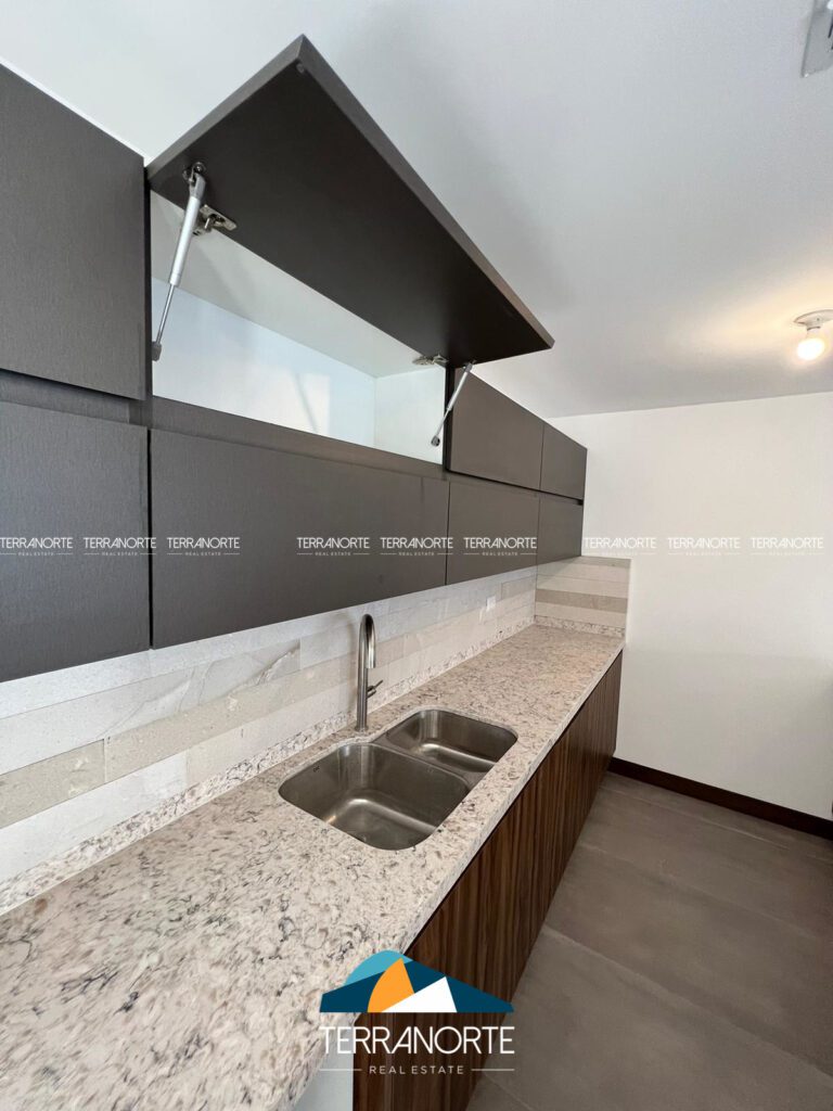 9C860A55-E771-4404-883B-AB955B4FB9C8