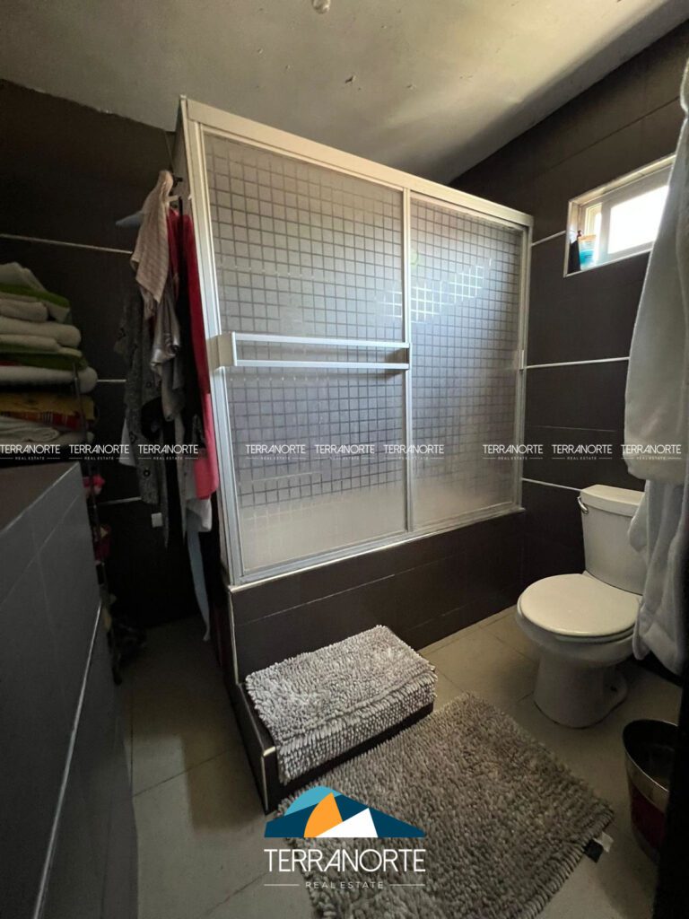 A26B6F5C-6D85-4ED2-AE1F-344D0531FAF7