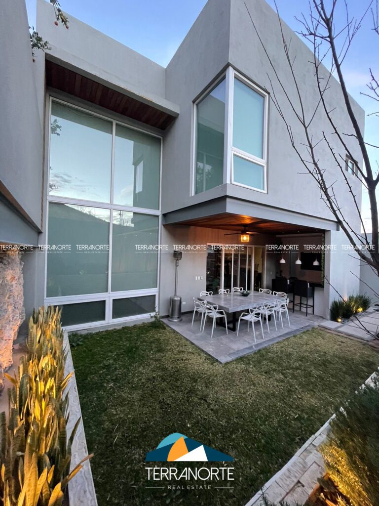 D4931E1A-F1C4-4A8C-8475-B57E8164C9E5