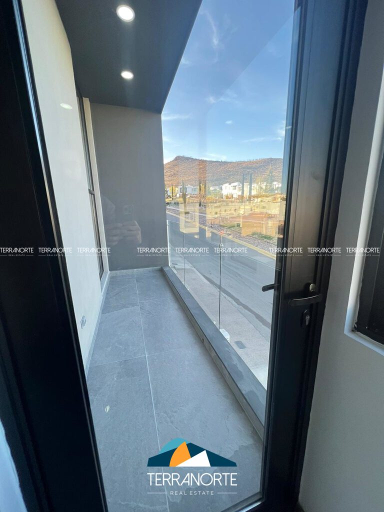 DA80C10B-F994-4AE4-A49C-D5F4077EE801