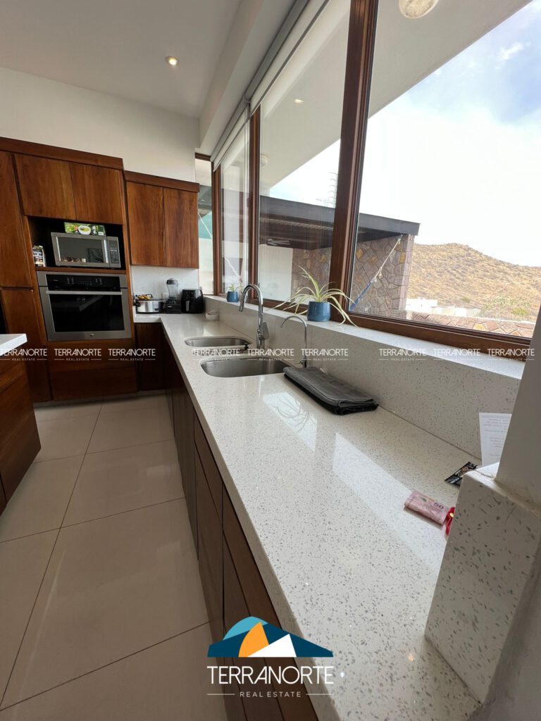 DD8FCC2F-86EC-4192-A4B9-0FC35DE201C6