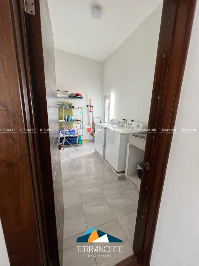 DE6DD3CB-ACB4-46CC-8CFA-9BA0439E634F