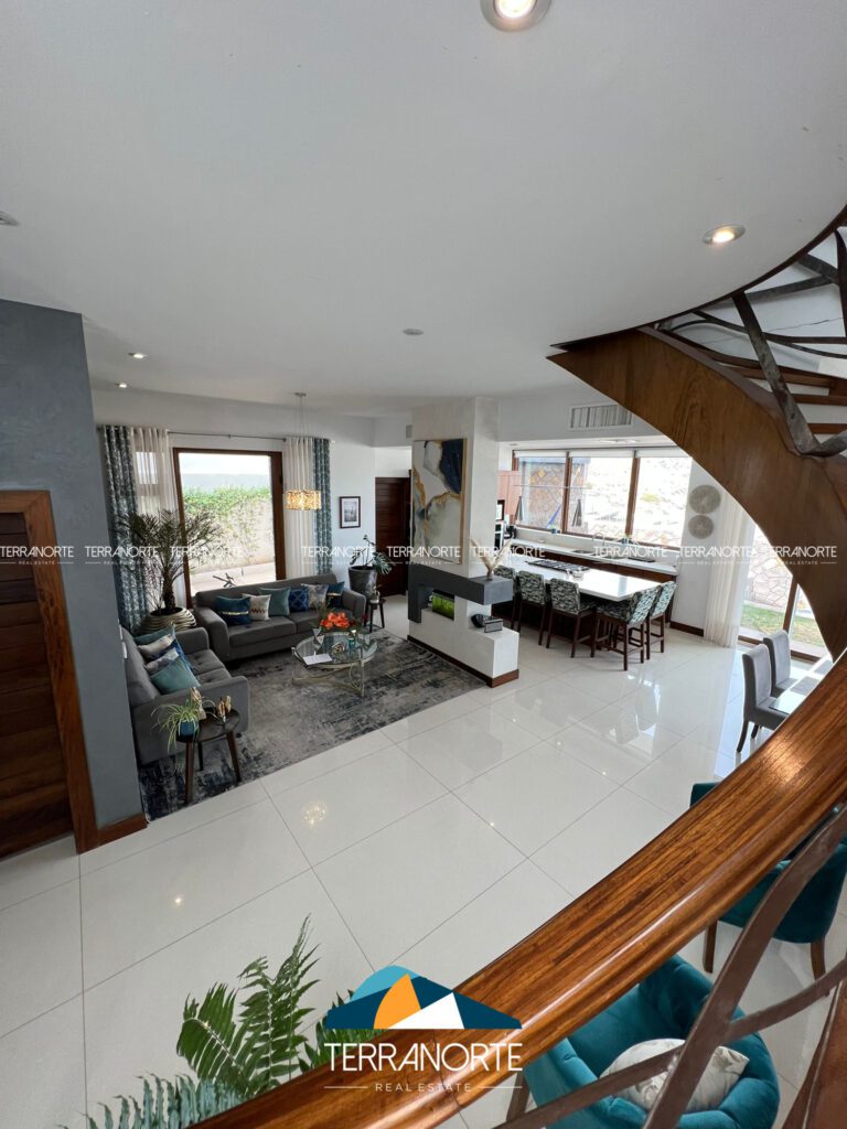 DF0E725D-11ED-4C5B-972D-9CD0A82E7F8A