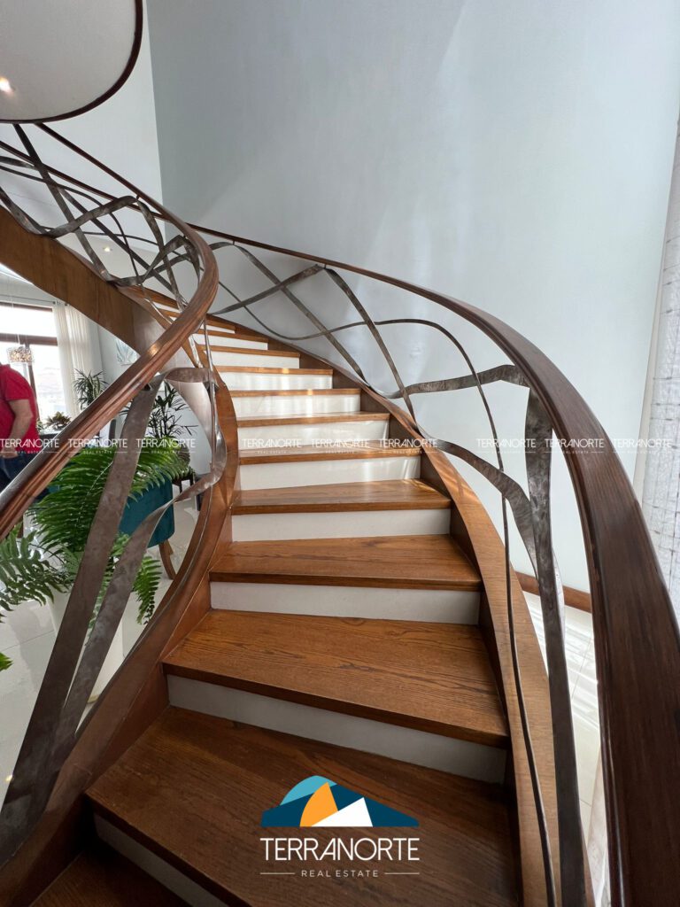 E0A8B61D-D3BF-46C5-9641-026CF107F180