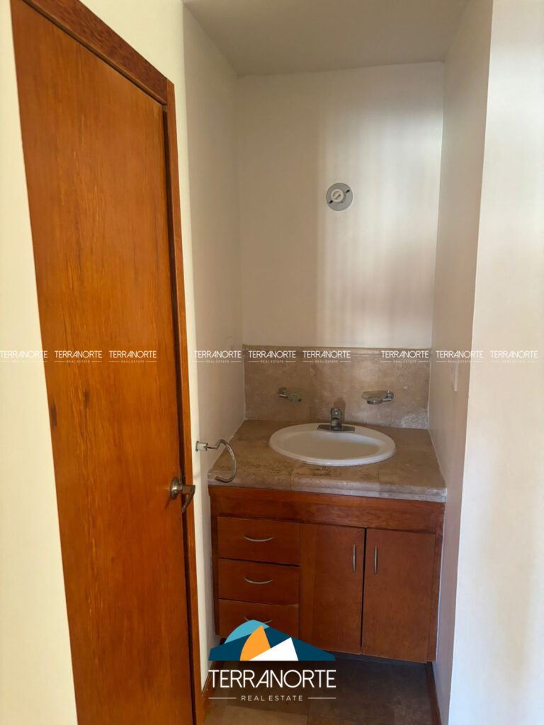 E576CCCB-55C1-4E50-BE5A-0A7072451615