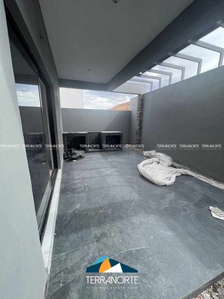 E6401FE3-7BFE-4325-817D-A2977E0BE3DE