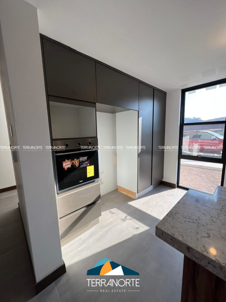 E81E8099-53A4-44D0-9A13-E2A1B9072E5C